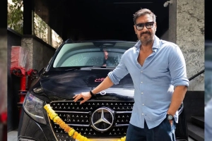 জন্মদিনে নিজেকে বিলাসবহুল গাড়ি উপহার অজয়ের