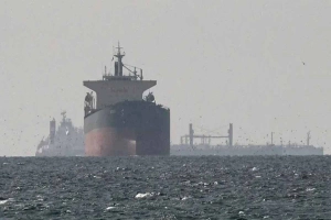 হরমুজ প্রণালি খুলতে ট্রাম্পের আল্টিমেটাম, ইরানের পাল্টা হুঁশিয়ারি
