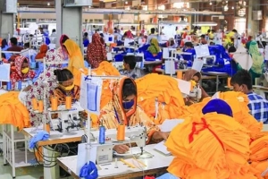 যুক্তরাষ্ট্র-ইউরোপের বাজারে কমছে বাংলাদেশের পোশাক রপ্তানি