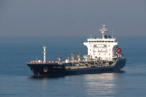 ডিজেল-জেট ফুয়েলের জাহাজ আসছে চট্টগ্রাম বন্দরে