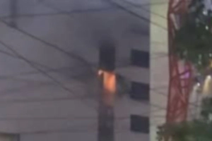 বনানীতে ১১তলা ভবনে ভয়াবহ আগুন, নিয়ন্ত্রণে ৫ ইউনিট