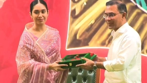 খালেদা জিয়ার পক্ষে স্বাধীনতা পুরস্কার নিলেন নাতনি জাইমা রহমান