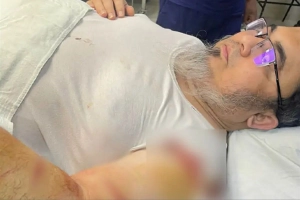 ক্যান্সার হাসপাতালের উপপরিচালককে ছুরিকাঘাত