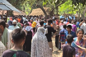 নওগাঁয় একই পরিবারের ৪ জনকে গলা কেটে হত্যা
