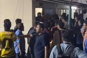 শাহবাগ থানায় উত্তপ্ত ছাত্রদল-শিবির