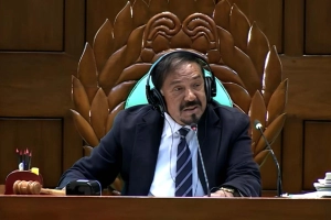 সংসদীয় শিষ্টাচার মানতে এমপিদের কঠোর সতর্ক করলেন স্পিকার