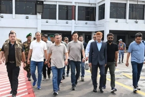 যশোরে পৌঁছেছেন প্রধানমন্ত্রী তারেক রহমান
