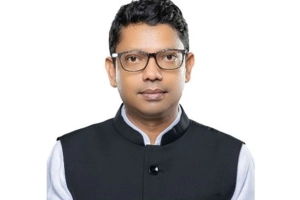 প্রিজনভ্যান দুর্ঘটনায় আহত পলক