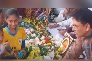 টুর্নামেন্টে পক্ষপাতের অভিযোগ, শিক্ষামন্ত্রীর কাছে বিচার চাইল শিক্ষার্থীরা