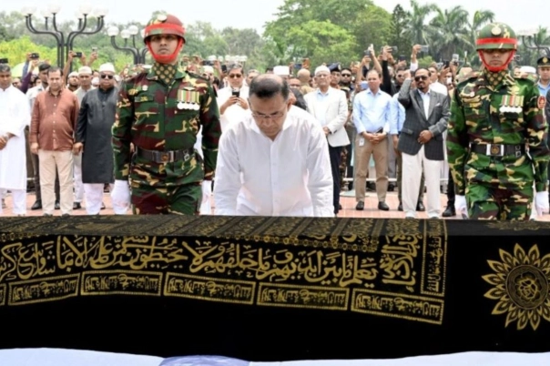 সাবেক প্রতিমন্ত্রী সিনহার জানাজা শেষে শ্রদ্ধা নিবেদন করলেন প্রধানমন্ত্রী