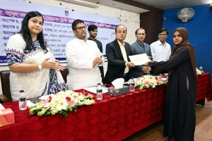 ঢাবির ১০ শিক্ষার্থী পেলেন ‘অধ্যাপক ড. আবুল কালাম মনজুর মোরশেদ’ বৃত্তি