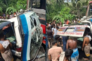 বাস-অ্যাম্বুলেন্স মুখোমুখি সংঘর্ষে নি'হ'ত ৫