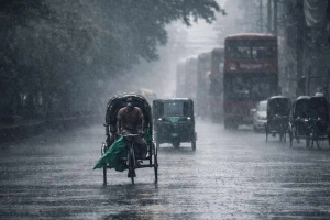 রাজধানীতে ৮০ মিলিমিটার বৃষ্টি, আজও ঝড়ের আশঙ্কা