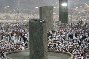 আজ শয়তানকে পাথর নিক্ষেপ করবেন হাজিরা
