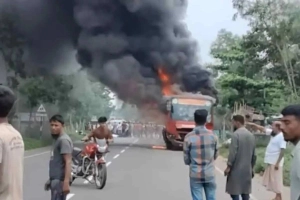 ফটিকছড়িতে বাসের চাপায় বাবা-ছেলে নি/হত