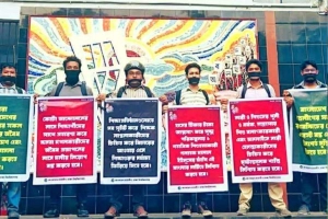 ৬ দফা দাবিতে ঢাবিতে নিষিদ্ধ ছাত্রলীগের মানববন্ধন