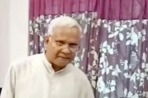 ধুলায় ঢেকে থাকা অফিস দেখে ক্ষুব্ধ সমাজকল্যাণ মন্ত্রী