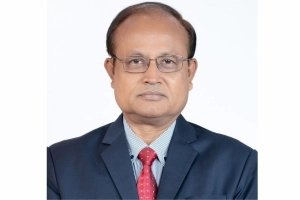 এসিইউ কাউন্সিল সভায় যোগ দিতে লন্ডনে ঢাবি উপাচার্য