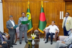 আইনি জটিলতা শেষে এমপি হিসেবে শপথ নিলেন সারোয়ার আলমগীর