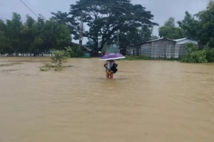 কক্সবাজারে বন্যায় তিন লক্ষাধিক মানুষ পানিবন্দি