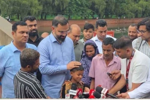 পানি বিক্রি করা সুজনের পাশে দাঁড়ালেন প্রধানমন্ত্রী