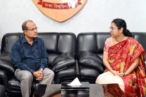 ঢাবি উপাচার্যের সঙ্গে ভারতীয় অধ্যাপকের সৌজন্য সাক্ষাৎ