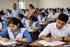 ২০২৫ সালের প্রশ্নে এইচএসসি পরীক্ষা, শোকজ ৩ শিক্ষক