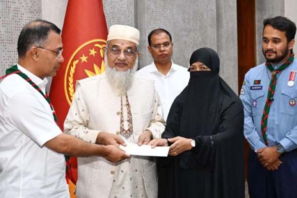 শহীদদের স্বপ্নের বাংলাদেশ গড়তে দায়িত্ব পালনের আহ্বান প্রধানমন্ত্রীর