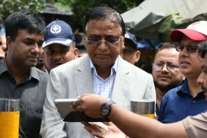 শাহবাগে পরীক্ষামূলক স্বয়ংক্রিয় ট্রাফিক সিগন্যাল চালু