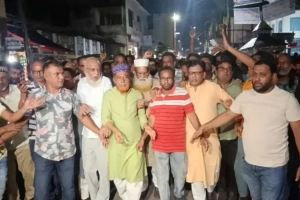 পার্থ মন্ত্রী হওয়ায় ভোলায় আনন্দ মিছিল, মিষ্টি বিতরণ