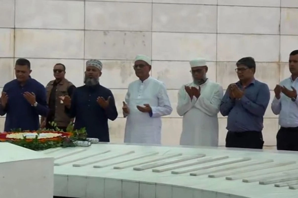 জিয়া ও খালেদার সমাধিতে নবনির্বাচিত রাষ্ট্রপতির শ্রদ্ধা