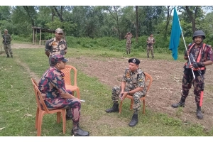 বাংলাদেশে ঢুকে কৃষককে মারধর, অস্ত্র ফেলে পালাল বিএসএফ