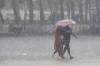 সাতসকালে বৃষ্টিতে স্বস্তি ঢাকায়