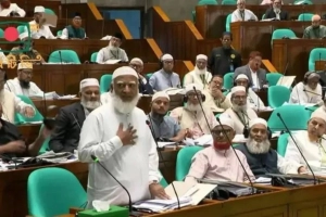 সংসদের প্রথম দিনেই বিরোধী দলের ওয়াকআউট