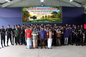 সুন্দরবনে চার দস্যু বাহিনীর ৫২ সদস্যের আত্মসমর্পণ