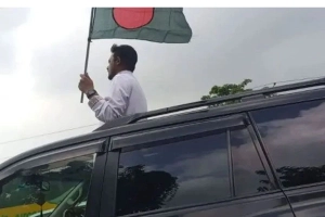 ছাদখোলা গাড়িতে লংমার্চে নাসীরুদ্দীন পাটওয়ারী, গাড়িটি কার?