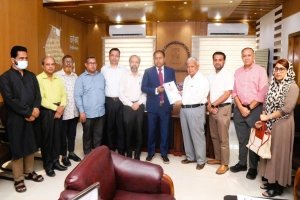 ঢাবিতে তৃতীয় ভাষা শিক্ষা সম্প্রসারণে ধারণাপত্র হস্তান্তর
