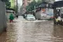 রাজধানীতে ভারী বৃষ্টিতে ডুবেছে বিভিন্ন সড়ক-অলিগলি