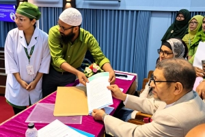 স্বাস্থ্যমন্ত্রীকে বাংলাদেশ বেসিক গ্রাজুয়েট নার্সিং অ্যান্ড মিডওয়াইফারি স্টুডেন্ট কাউন্সিলের স্মারকলিপি