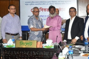 শ্রমিকদের চিকিৎসা ও মেধাবী সন্তানদের শিক্ষায় সহায়তা দেবে সরকার