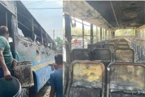 জবির শিক্ষার্থীদের ‘নোঙর’ বাসে আগুন