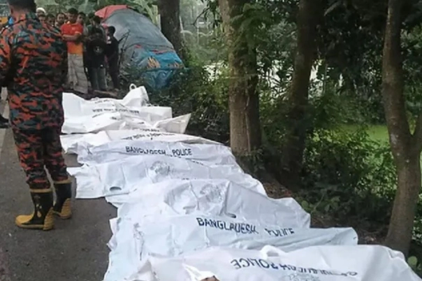 নাটোরে বাস-ট্রাক সংঘর্ষে নি’হত ১৪, আহত অন্তত ৩০