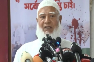 ‘সাপ নিয়ে নাড়াচাড়া করবেন না, ছোবল দিয়ে মেরে ফেলবে’